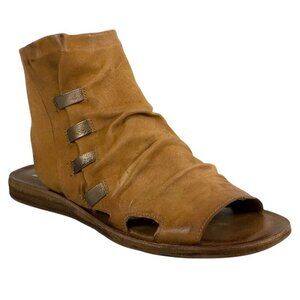 Miz Mooz Fizzy Flat Sandals In Wheat Zip Closure Open Toe Leather Size 39